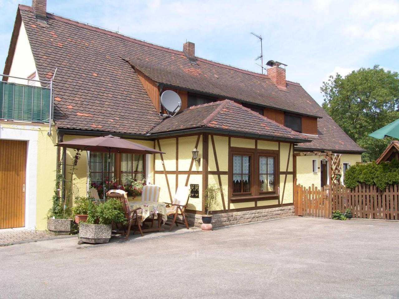 Gaestehaus "Gisela" Im Fuerstlichen Fischhaus Schillingsfürst Exteriör bild