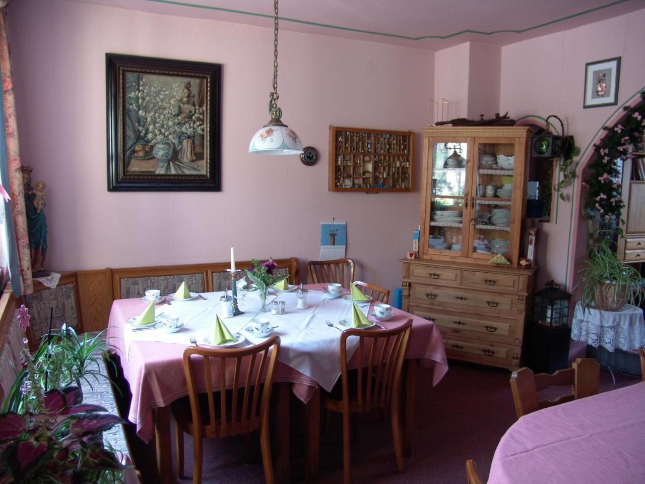 Gaestehaus "Gisela" Im Fuerstlichen Fischhaus Schillingsfürst Exteriör bild