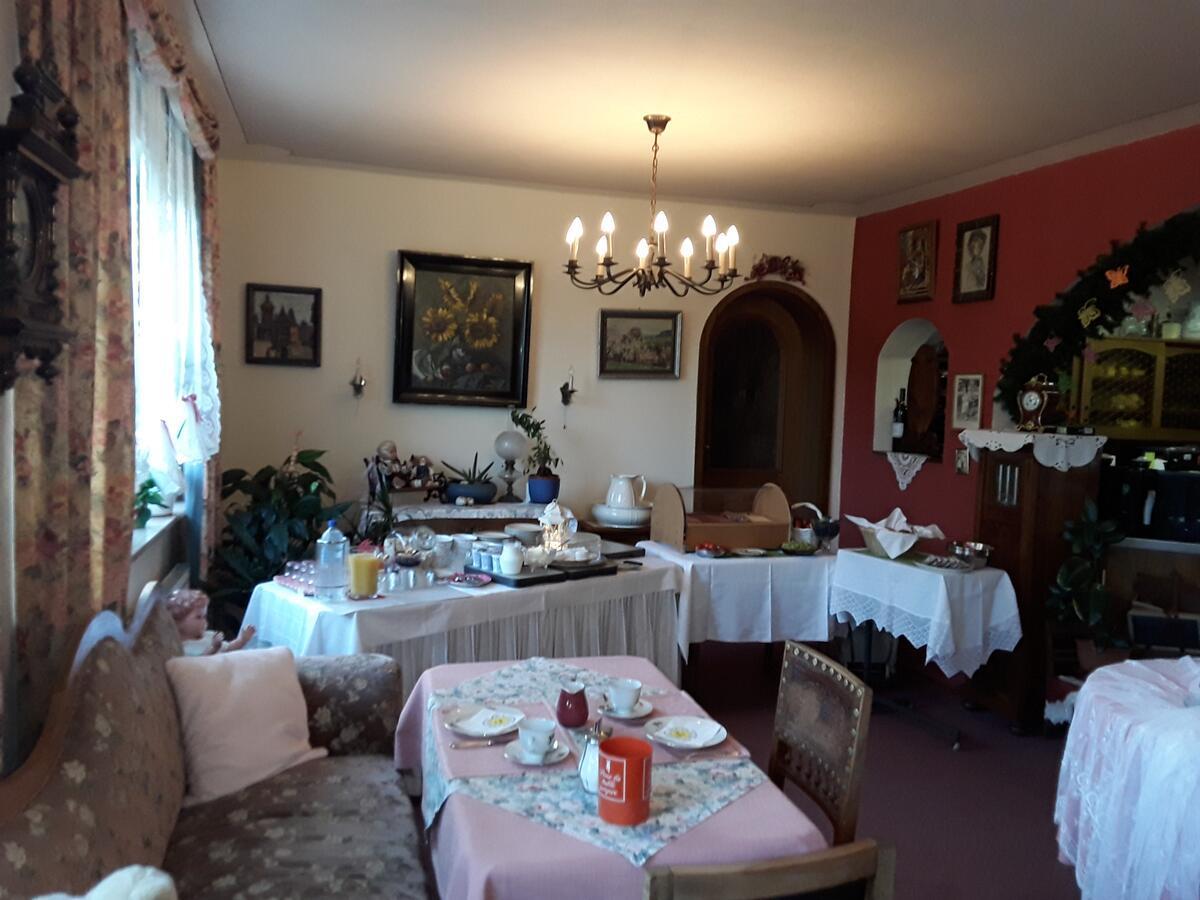 Gaestehaus "Gisela" Im Fuerstlichen Fischhaus Schillingsfürst Exteriör bild